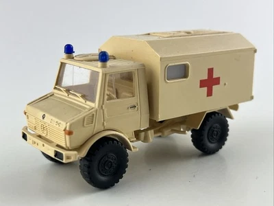 Roco 1:87 "Rotes Kreuz" Mercedes Unimog U 1300 Kofferaufbau - Bild 1 von 4