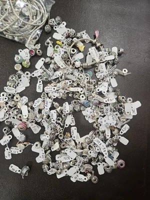 Lote autêntico de berloque e pulseira de prata esterlina Pandora. Novo inventário antigo  - Imagem 1 de 4