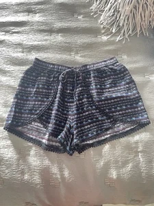 Hollister Women's Black & Blue Floral Print Pom Pom Scalloped Hem Shorts Sz S - Picture 1 of 8