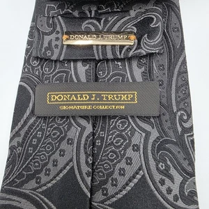 Donald J Trump Gold Bar Signature Collection Silk Tie 60" Paisley Black & Gray - Picture 1 of 4