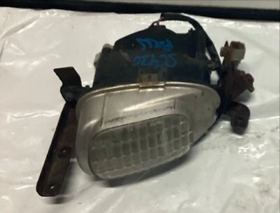 02-10 LEXUS SC430 FRONT PASSENGER RIGHT SIDE FOG LIGHT OEM - Image 1 of 2