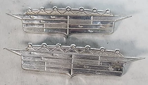 Par de emblemas de guardabarros Cadillac Crest Eldorado 56-57-58 GENUINO USADO - Imagen 1 de 4