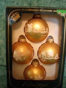 VINTAGE ~ 4 ~ GOLD SCHABLONIERTE ORNAMENTE ~ 2-5/8" ~ SCHNEESZENE/SCHNEEFLOCKEN ~ USA ~ IOB - Bild 1 von 6