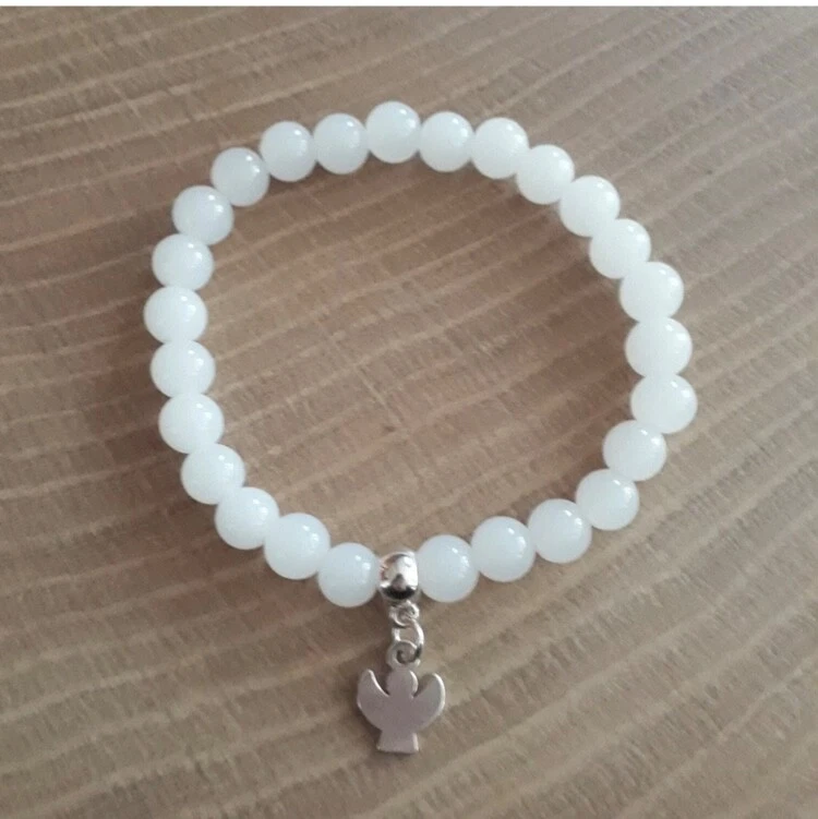 💞 Süßes weißes Jade Armband, versilberter Schutzengel Anhänger - Bild 1 von 1