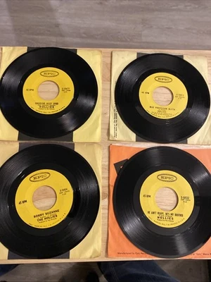 The Hollies 45 rpm Records Lot Of 4 Epic He Ain’t Heavy, He’s My Brother Etc VG+ - Image 1 of 2