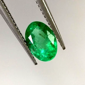 0.84ct Natural Ethiopian Emerald oval nice green good luster gemstone - Picture 1 of 3