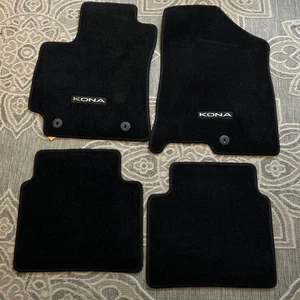 OEM 2024-2025 Hyundai Kona N-line CARPET FLOOR MATS, COMPLETE SET OF FOUR - Foto 1 di 12
