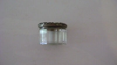 Tarro tocador vintage floral plateado y de vidrio transparente Foto 1 de 3