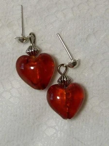 PENDIENTES POSTES DE PLATA CYNTHIA LYNN ""ENFATUADOS"" LÁMPARA DE VIDRIO ROJO TRABAJO CORAZÓN INFLADO - Imagen 1 de 1