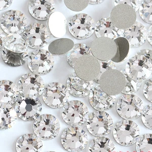 Glänzende österreichische Kristall 3D Nicht HotFix FlatBack Nail Art Zubehör Tasche Kleidung - Bild 1 von 5