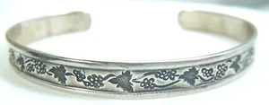 BRAZALETE DE PUÑO FIRMADO MODERNIST ED LEVIN GRAPEVINE UVA VID ESTERLINA - Imagen 1 de 5