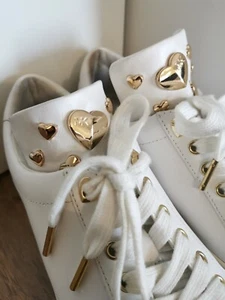 MICHAEL KORS scarpe donna Sneaker in pelle bianco BORCHIE e Cuori ORO - Foto 1 di 10