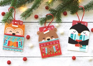 Felt Applique Kit Dimensions Christmas Hugs Set of 3 Gift Card Holders #72-08291 - Picture 1 of 6