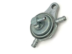 Mini válvula de combustible de 3 vías accionada por vacío Petcock para scooters basados en GY6 50cc 150cc - Imagen 1 de 3