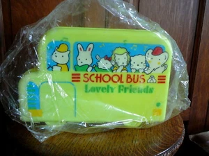 SCHOOLBUS GIALLO LOVELY FRIEND PORTA PRANZO E BOTTIGLIA IN PLASTICA - NUOVO IN PLASTICA - Foto 1 di 8