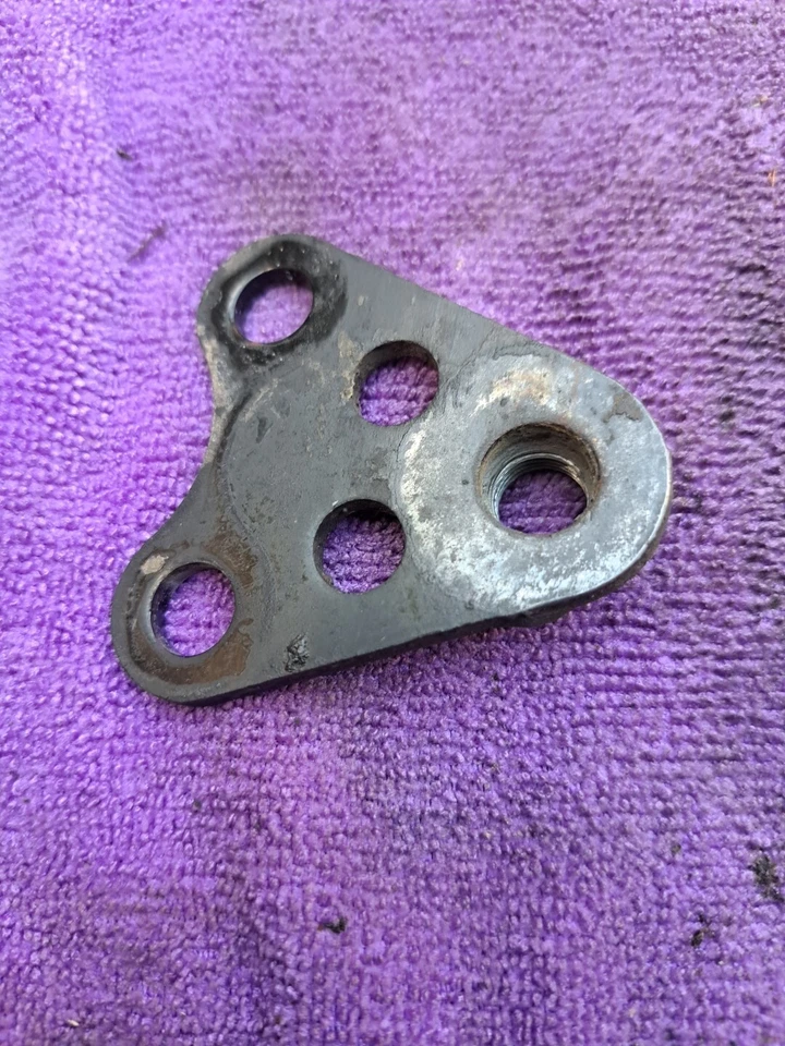 Soporte motor trasero pasajero lado derecho Brute Force 750 750cc Foto 1 de 1