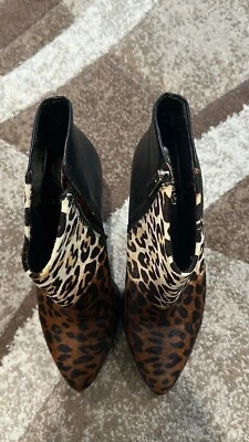 Botines Club Monaco Animal Otoño Pelo de becerro Estampado de Leopardo Gamuza con Tacón TALLA 9 M Foto 1 de 4