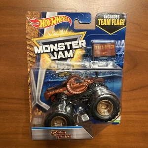2016 Hot wheels monster jam trucks zombie hunter With Flag - Picture 1 of 2