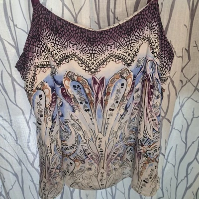 CAMISA TOP EN CAPAS PAISLEY PÚRPURA LILA Talla Grande Casa Blanca Mercado Negro  Foto 1 de 4