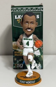 2017-2018 MKE BUCKS SIDNEY MONCRIEF "GREEN BASE" UNVERÖFFENTLICHT SGA BOBBLEHEAD ~ NEU IM KARTON - Bild 1 von 4