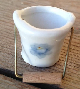 Doll House Dollhouse Miniature Ceramic Mini Pail Handle Bail White Blue Flower - Picture 1 of 3