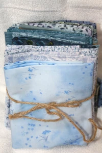 15 FAT QUARTERS-i'VE GOT THE BLUES - 100% COTTON FABRIC - Picture 1 of 3