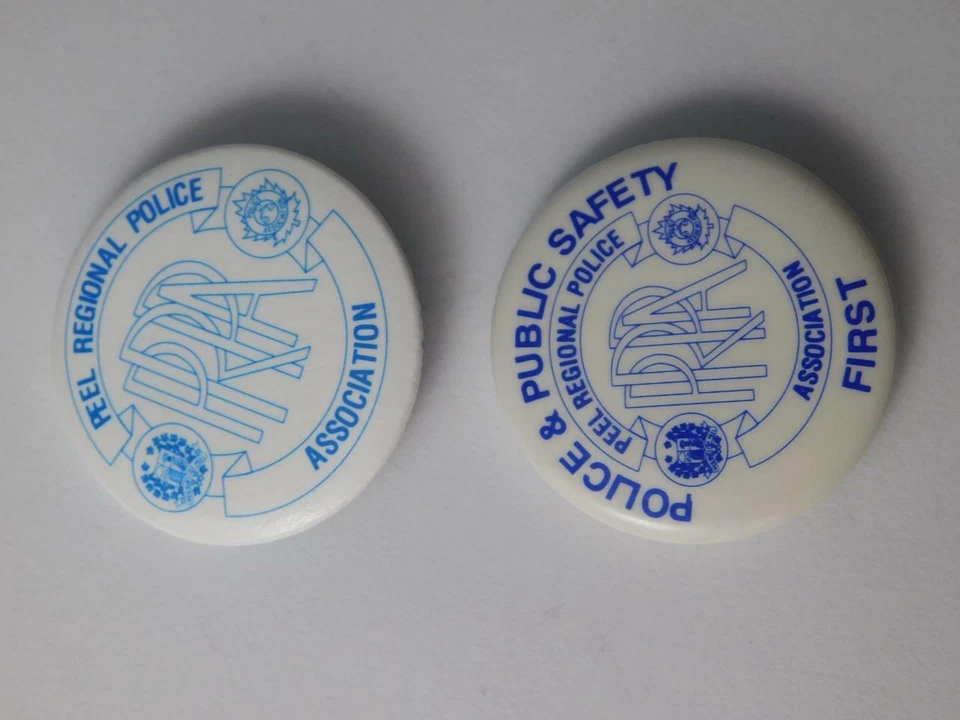 PEEL REGIONAL POLICE ASSOC PUBLIC SAFETY FIRST VINTAGE BUTTON PIN LOT CANADA - Image 1 of 1