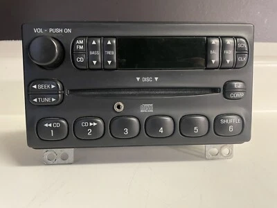 2001 02 03 04 Ford Radio CD com auxiliar, serve: Mustang Explorer Mercury Mountaineer - Imagem 1 de 4