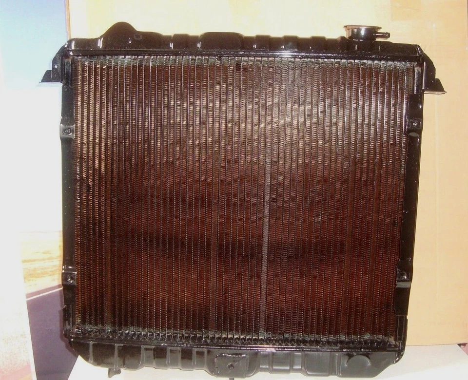 Radiador Isuzu Trooper 1989-91 Genuino GM ACDelco Nuevo de Lote Antiguo Núcleo de Cobre Tanques de Acero X5 Foto 1 de 4