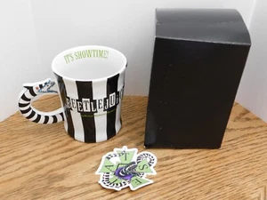 Beetlejuice Musical Broadway Souvenir Aufkleber & schwarz gestreifter Kaffeebecher Tasse Neu im Karton - Bild 1 von 10
