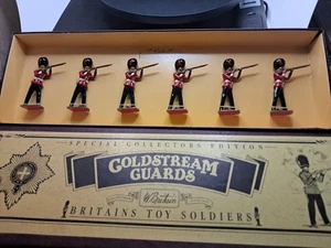 BRITAINS 8800 COLDSTREAM GUARDS SPECIAL COLLECTORS EDITION 1:32 SCALE - Picture 1 of 7