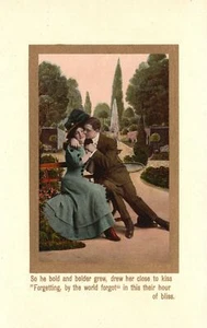Alte Postkarte So hielt er & mutiger wuchs, zog sie nahe an Kuss Liebhaber Moment - Bild 1 von 2