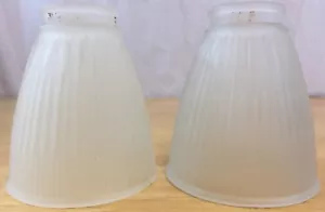 Elegante lámpara de vidrio esmerilado prensado de 2 piezas acanalada 2"" instalador 4,25"" de ancho - Imagen 1 de 7