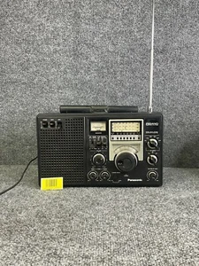 Radio AM/FM/SW Panasonic RF-2200 8 bandas vintage - probada - falta correa - giroscopio - Imagen 1 de 17