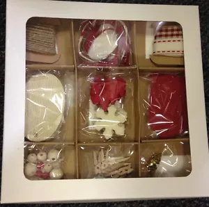 Geschenkanhänger Verpackung Etikett Set John Lewis XMAS Topper Perlen Heringe Pompons - Bild 1 von 5