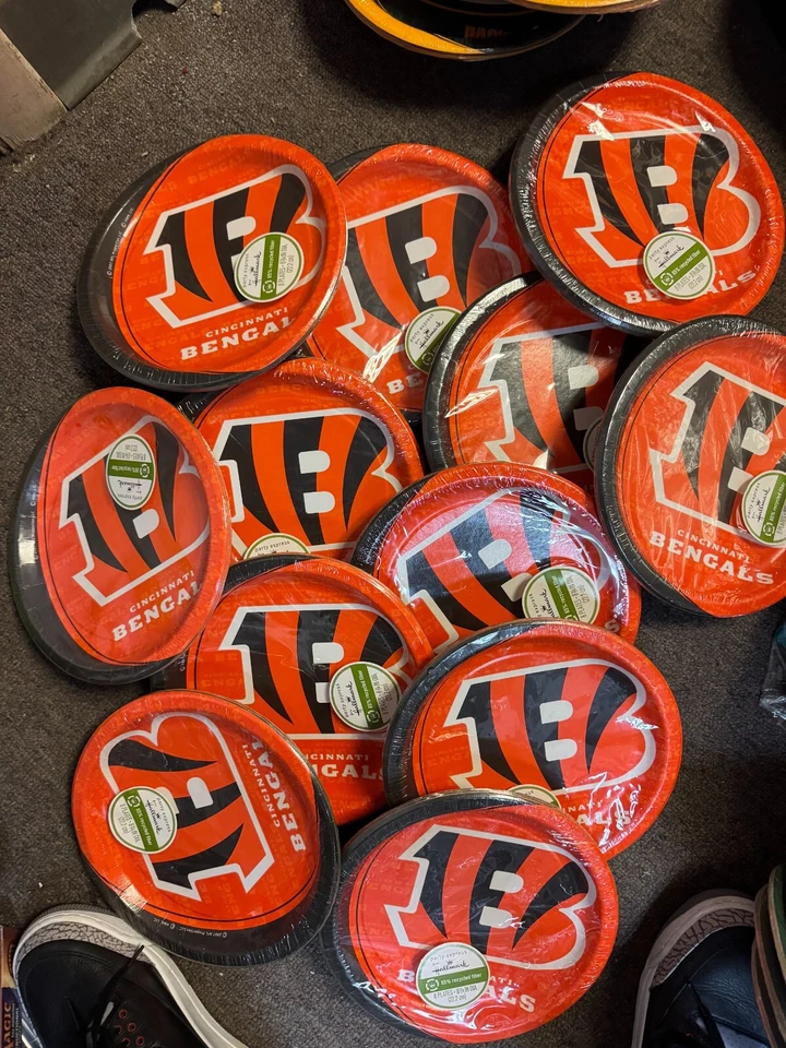 Cincinnati Bengals NFL Pro Football Lot of 12 (8) per Pack Party Paper Plates - Image 1 of 1