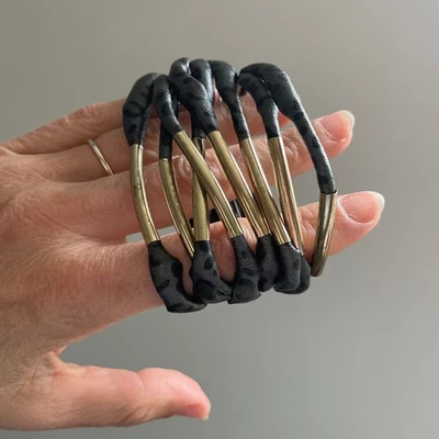 Elegante Brazalete de Cuero Estampado de Leopardo con Detalle de Metal Tono Dorado Boho Chic Foto 1 de 4