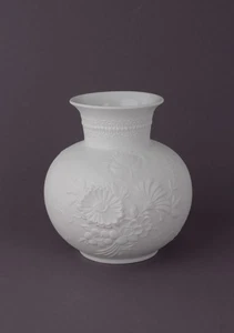 AK Kaiser bauchige Porzellan Vase mit plastischen Blumen Höhe 15 cm - Bild 1 von 4