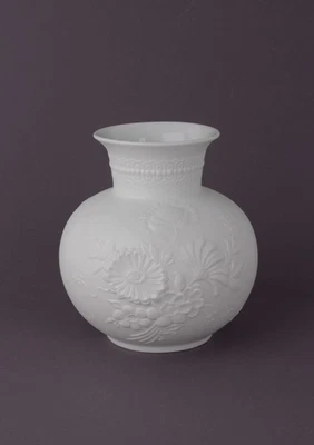 AK Kaiser bauchige Porzellan Vase mit plastischen Blumen Höhe 15 cm - Bild 1 von 4