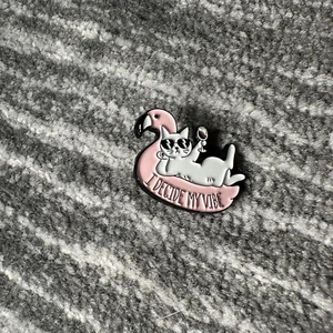 Enamel Pin Cat Cute Kitten White In Raft I Decide My Own Vibes Backpack Cat Lady - Picture 1 of 4