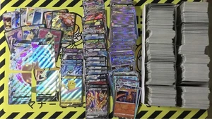 Lote de 2000 cartas coleccionables Pokemon Surfing Pikachu Charizard Ex - Imagen 1 de 5