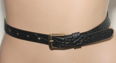 Cinturón de cuero delgado H&M delgado con patrón de lagarto negro - Hebilla de latón talla S - 33" de largo Foto 1 de 4