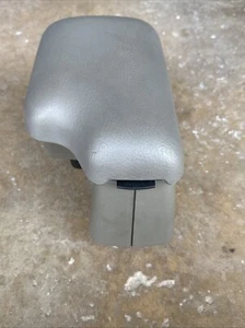 2000-2005 Saturn L-Series L100 200 300 LW LS DARK GRAY Center Console Arm Rest - Picture 1 of 6