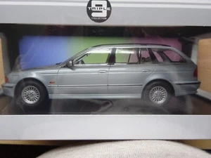 BMW 5er Touring E39 ca.25cm 1998 Modelauto 1:18 NEU Oldtimer silber - Bild 1 von 1