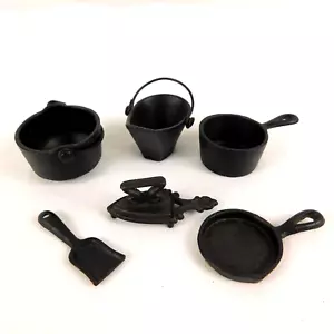 Set cucina vintage miniatura ghisa giocattolo casa delle bambole ferro padella pentola secchio carbone - Foto 1 di 11