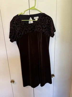 ¡Vestido muñeca bebé vintage años 90! Hermoso diseño de terciopelo Burnout en la parte superior Foto 1 de 4