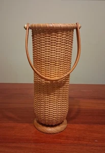 Nantucket Lightship Estilo Cesta Vino 11" Alto Tejido Ratán Madera Base y Mango - Imagen 1 de 7