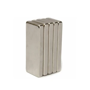 Aimant de réfrigérateur de bloc super fort néodyme de terre rare 25x10x2~5mm n52 - Picture 1 of 11