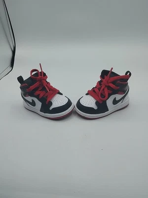 Nike Retro Air Jordan 1 Mid Chicago White Toe Size 4C New in Box - Image 1 of 4