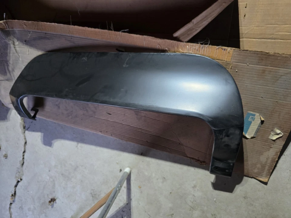 NOS GM OEM 1971 1972 1973 1974 OLDSMOBILE 98 GUARDABARROS TRASERO FALDÓN RUEDA DERECHA 71 74 Foto 1 de 4